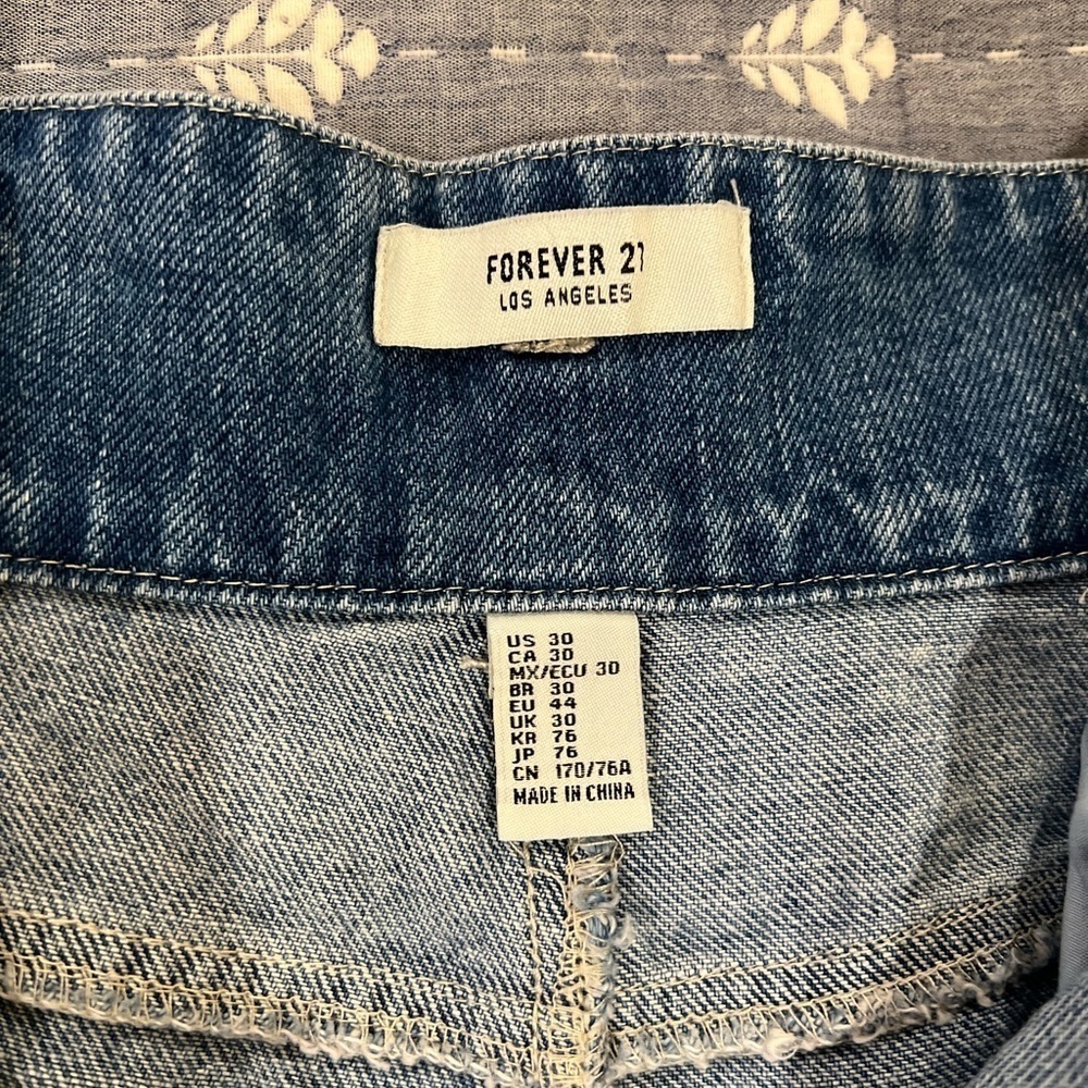 Forever 21 High Waisted Jean Shorts - Light Wash - Picture 7 of 9